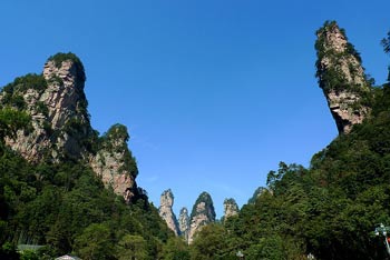張家界國家森林公園、黃龍洞、天門山、鳳凰古城純玩五日游